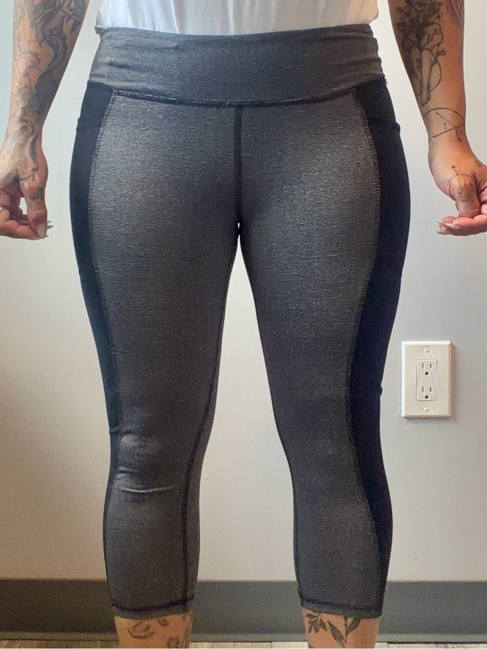 Marika‎ Sport Small (4-6) Womens Grey & Black Leggings Yoga Work Out Capris